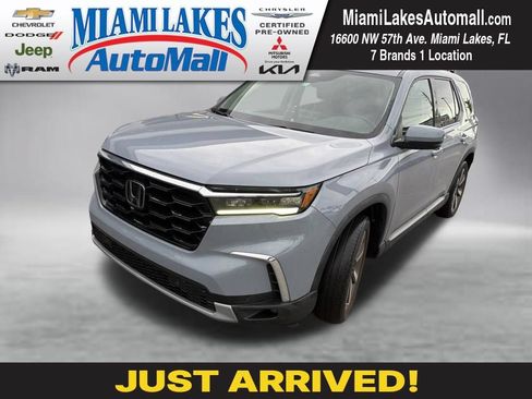 Used 2023 Honda Pilot Touring image 1