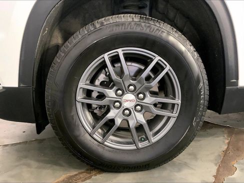 Used 2025 GMC Acadia Elevation AWD/4WD image 9
