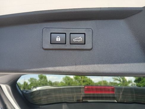 Used 2025 Subaru Outback Premium AWD/4WD image 15