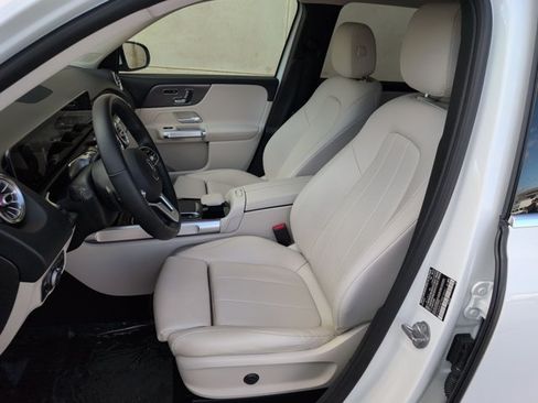 Used 2021 Mercedes-Benz GLB 250 w/ Premium Package image 16