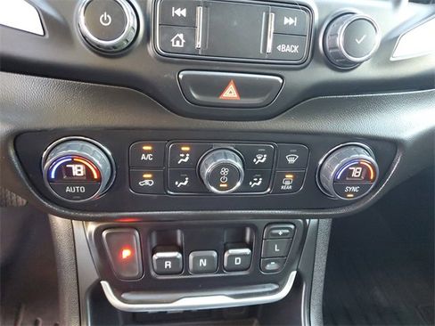 Used 2020 GMC Terrain SLT w/ Preferred Package image 22