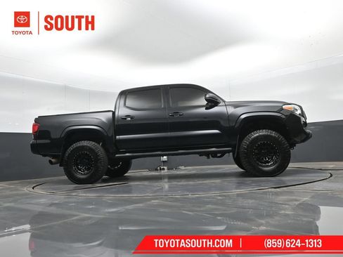 Used 2022 Toyota Tacoma SR AWD/4WD image 34