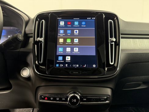 Used 2025 Volvo XC40 B5 Plus image 20