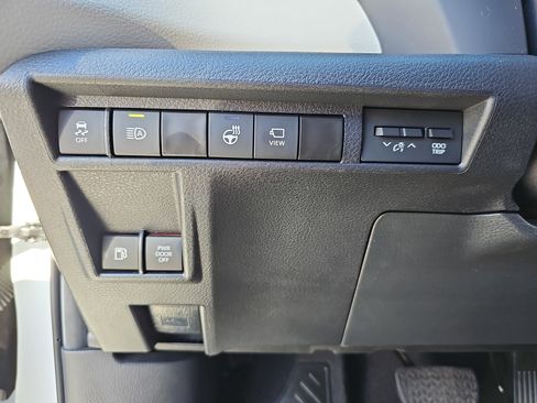 Used 2024 Toyota Sienna Platinum image 27