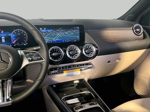 New 2026 Mercedes-Benz GLA 250 4MATIC image 8