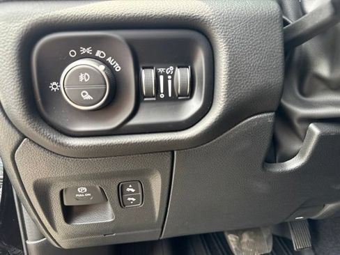Used 2025 RAM 1500 Laramie AWD/4WD image 16