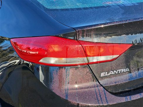 Used 2018 Hyundai Elantra SEL image 33