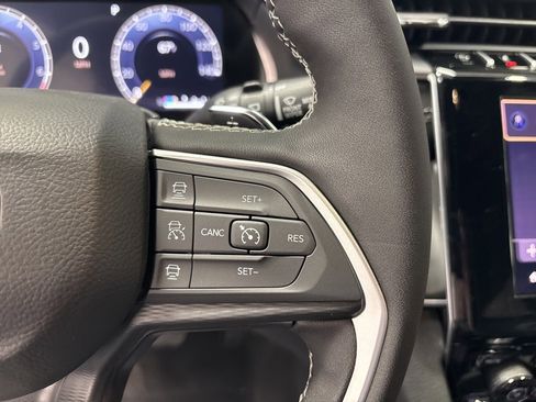 New 2025 Jeep Grand Cherokee L Altitude image 13