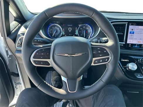 New 2025 Chrysler Pacifica Select image 17