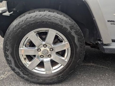 Used 2014 Jeep Wrangler Unlimited Sahara w/ Connectivity Group image 9