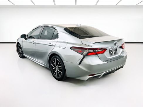 Used 2021 Toyota Camry SE w/ Convenience Package FWD image 6