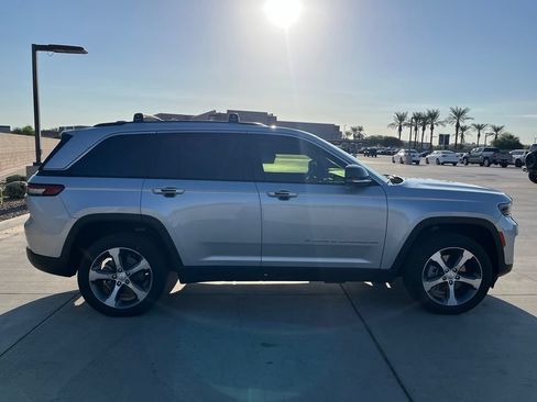 Used 2023 Jeep Grand Cherokee 4WD 4xe w/ Luxury Tech Group II image 9