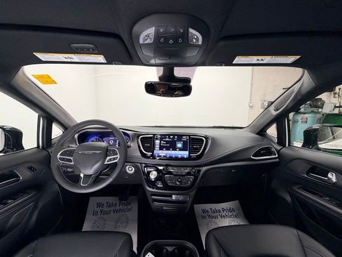New 2027 Chrysler Pacifica Select FWD image 12