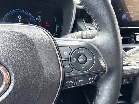 Used 2023 Toyota Corolla Cross XLE image 20