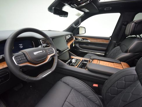 New 2026 Jeep Grand Wagoneer Summit AWD/4WD image 38