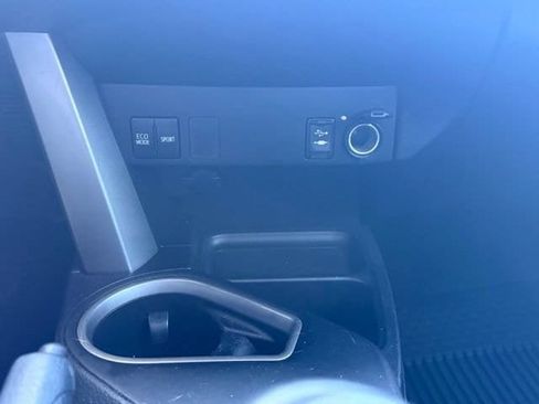 Used 2016 Toyota RAV4 LE FWD image 24