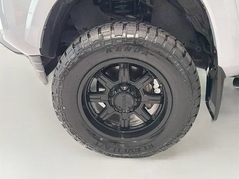 Certified 2019 Toyota Tacoma SR5 AWD/4WD image 23