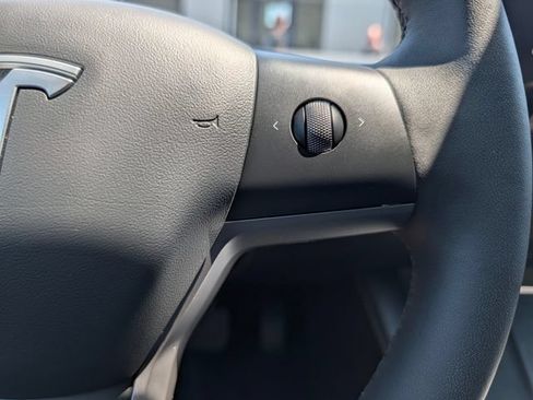 Used 2022 Tesla Model 3 Long Range AWD/4WD image 18