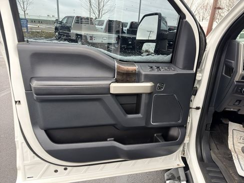 Used 2022 Ford F250 Lariat w/ Chrome Package image 14