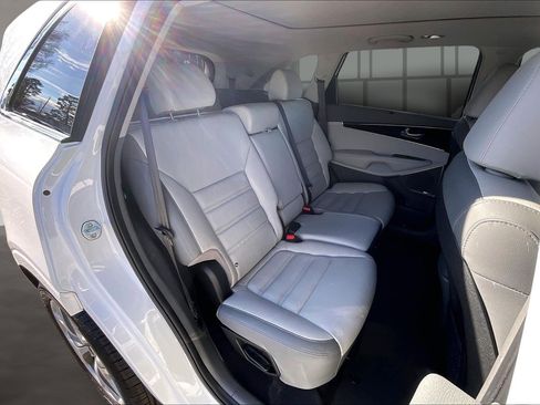 Used 2019 Kia Sorento SX image 25