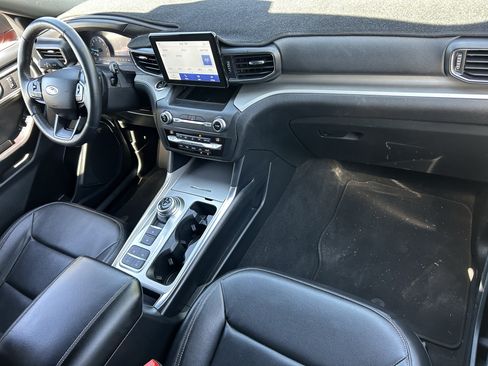 Used 2020 Ford Explorer XLT w/ Equipment Group 202A RWD image 10