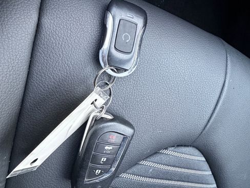 Used 2022 Toyota Camry SE w/ Carpet Mat Package (TMS) image 20