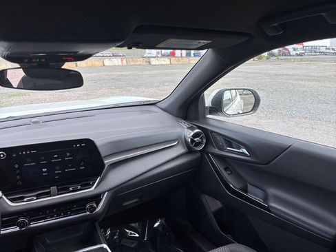 Used 2025 Chevrolet Equinox LT FWD image 28