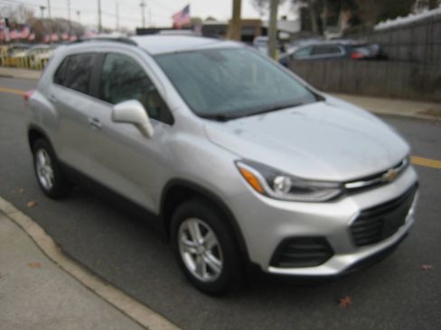 Used 2019 Chevrolet Trax LT w/ Driver Confidence Package AWD/4WD image 2