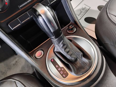 Used 2013 Volkswagen Beetle 2.5 image 22