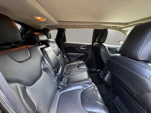 Used 2015 Jeep Cherokee Latitude w/ Comfort/Convenience Group FWD image 13