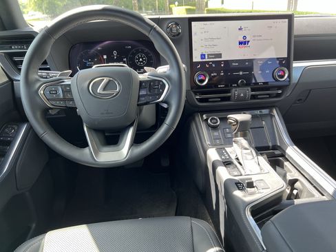 Used 2025 Lexus GX 550 w/ Accessory Package (2T) AWD/4WD image 30