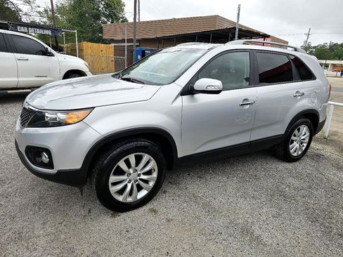 Used 2011 Kia Sorento EX w/ Premium Pkg image 4