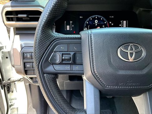 Used 2025 Toyota Tacoma SR5 AWD/4WD image 10