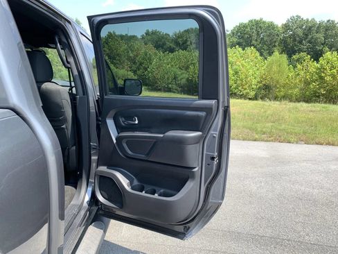 Used 2019 Nissan Titan SV w/ SV Convenience Package RWD image 29