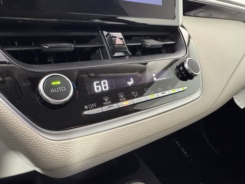 Used 2025 Toyota Corolla LE image 20