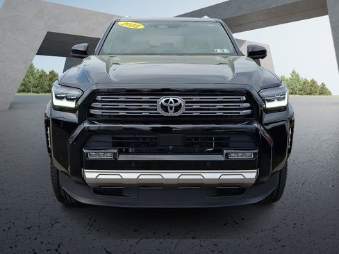 Certified 2025 Toyota 4Runner Limited AWD/4WD image 2