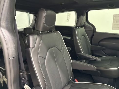 New 2026 Chrysler Pacifica Limited FWD image 13