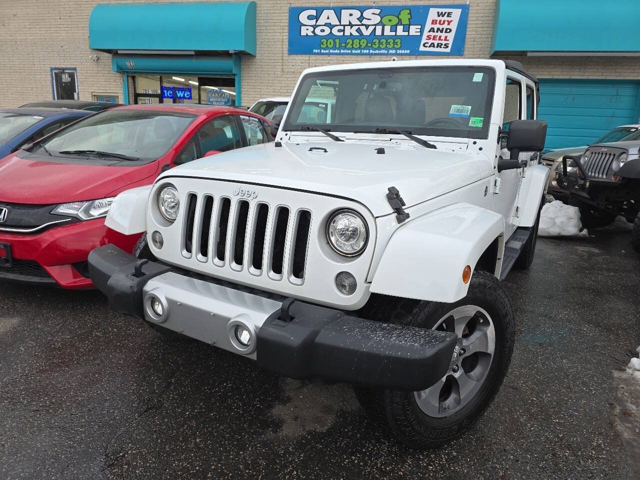 Used 2017 Jeep Wrangler Unlimited Sahara w/ Max Tow Package AWD/4WD image 2