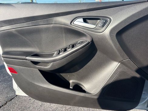 Used 2015 Ford Focus SE w/ Reverse Sensing Package image 7