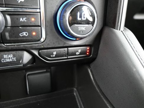 Used 2024 Chevrolet Tahoe LT RWD image 27