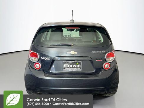 Used 2015 Chevrolet Sonic LT w/ Fun and Sun Package FWD image 13