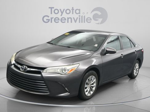 Used 2015 Toyota Camry LE FWD image 2