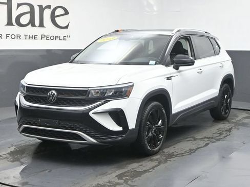 Used 2023 Volkswagen Taos SE w/ Panoramic Sunroof Package FWD image 35