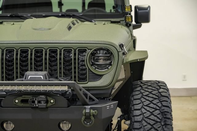 Used 2025 Jeep Gladiator Sport AWD/4WD image 4