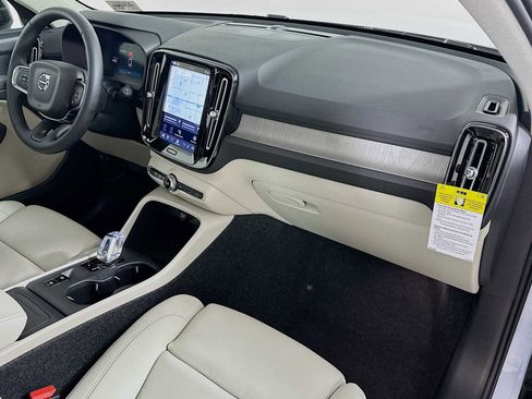 New 2026 Volvo XC40 B5 Plus w/ Protection Package Premier image 28