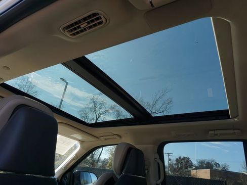 Used 2023 Lincoln Navigator Reserve image 16