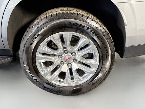 Used 2025 GMC Yukon Denali AWD/4WD image 37