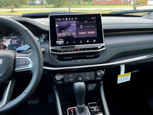 New 2026 Jeep Compass Latitude image 7