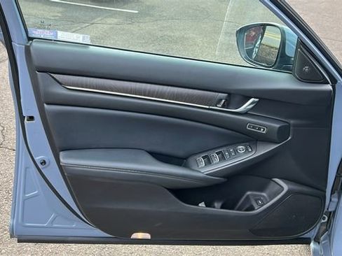 Used 2021 Jeep Wrangler Unlimited Sahara image 9