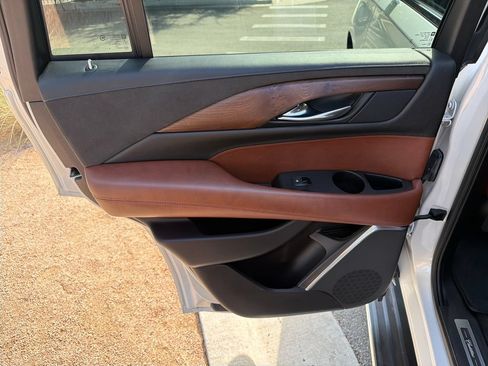 Used 2020 Cadillac Escalade Premium Luxury RWD image 37